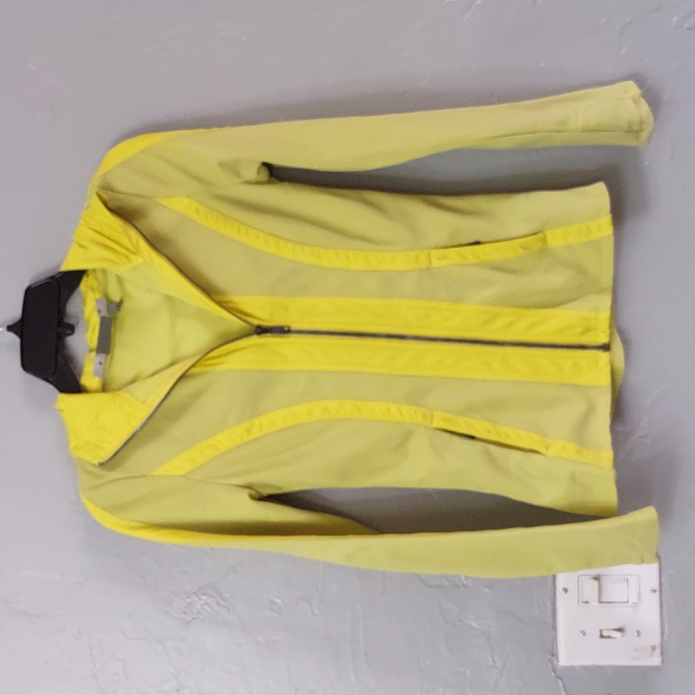 Athleta jacket sweater for women size XS in good condition yellow color.